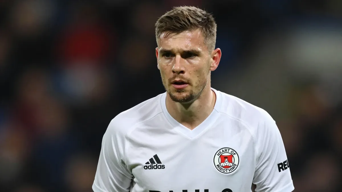 Heart of Midlothian qualified for the Conference League after a 4-3 penalty shootout win over SK Rapid Wien, with Reus...