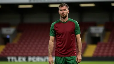 Heart of Midlothian drew 2-2 with Rapid Vienna in their Conference League play-off first leg, with James Wilson scoring a...