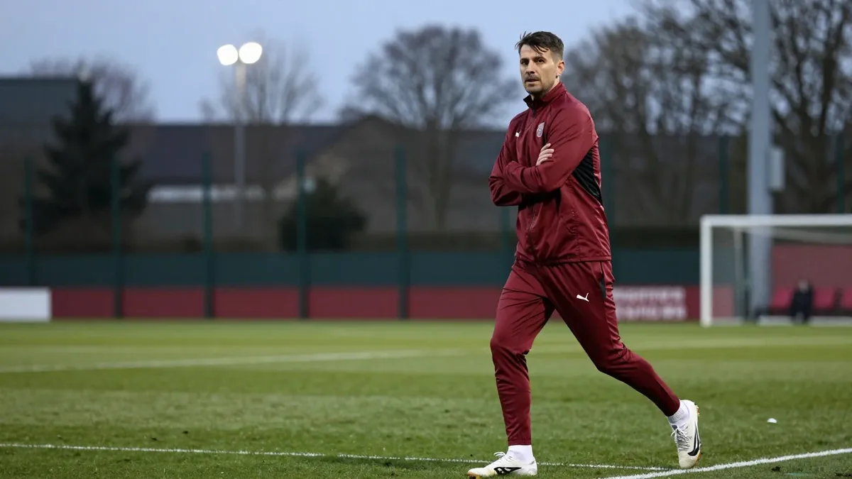 Heart of Midlothian manager Wouter Vrancken has revealed he rejected a higher-paying job in Bulgaria to stay with the...